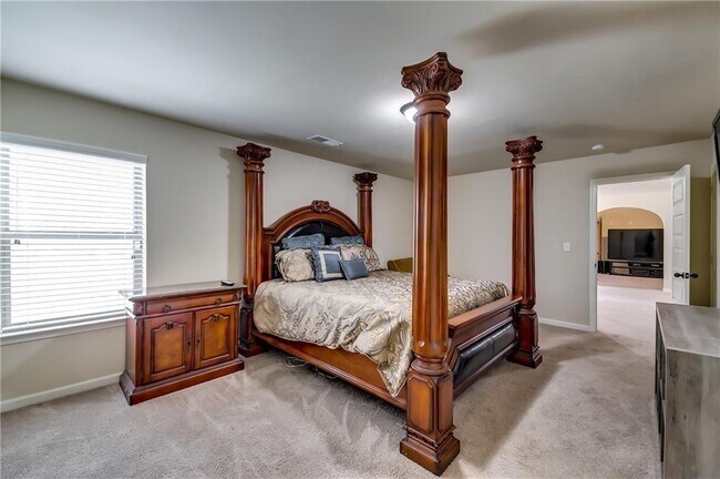 Building Photo - 2216 Golden Eagle Dr