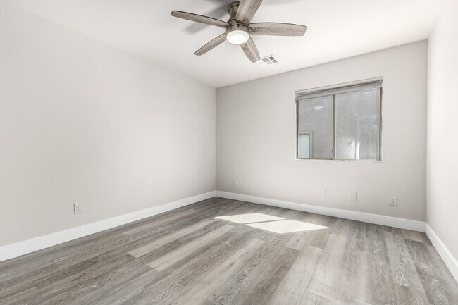 Building Photo - 993 S 239th Dr