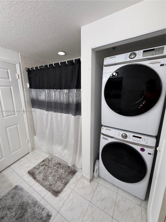 Building Photo - 119 SW 6th Ave