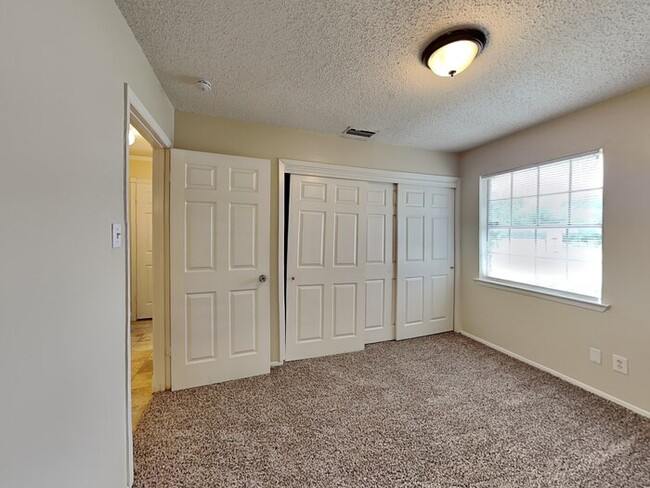 Building Photo - Cozy 3bd/1.5bth Home!!