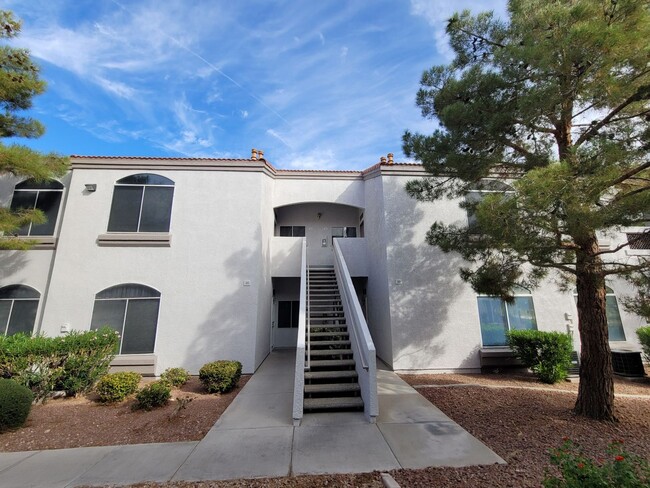 Building Photo - Gorgeous Henderson Condo with garage!
