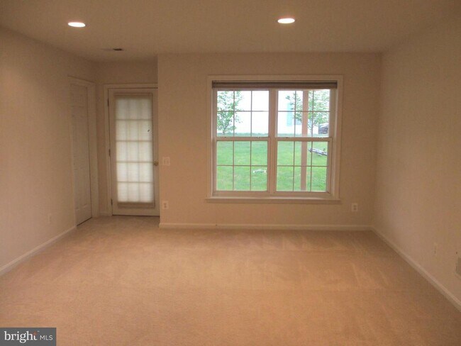 Building Photo - 43811 Tattinger Terrace