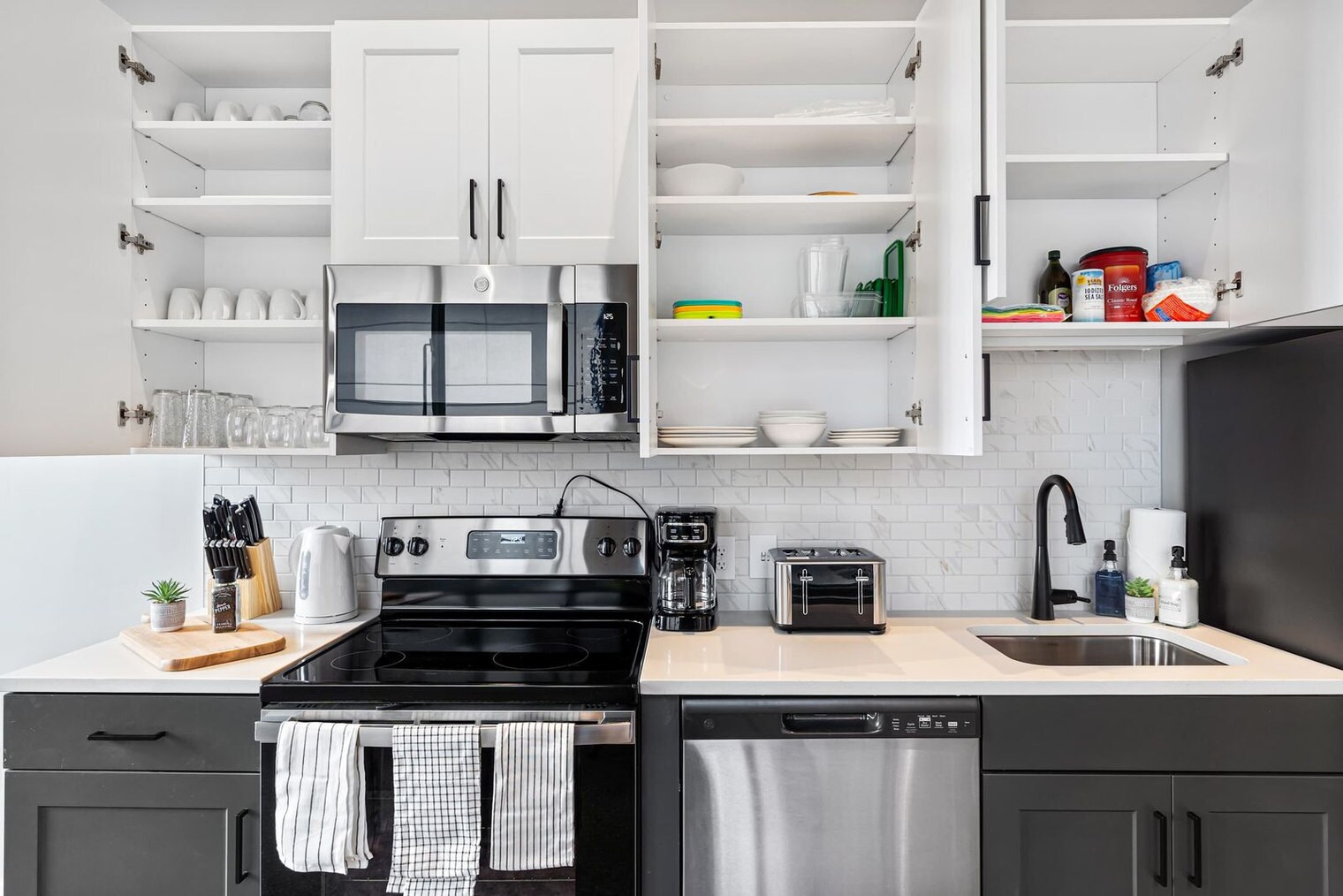 Building Photo - 205 W 4th St