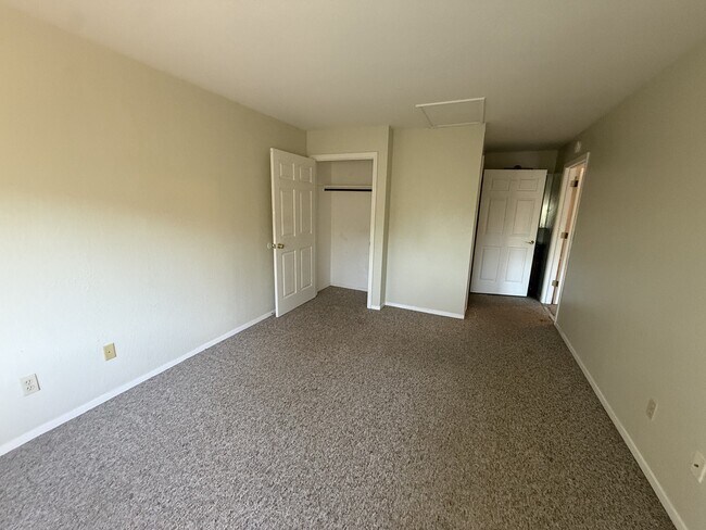 Building Photo - 488 Dogwood Dr