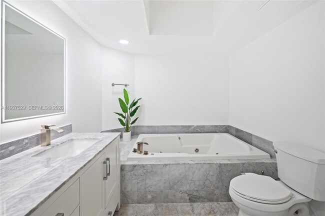 Building Photo - 16485 Collins Ave