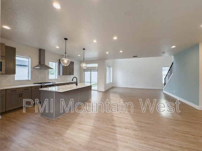 Building Photo - 331 S 680 W