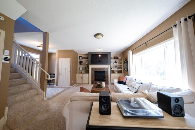 Building Photo - 15863 Kendale Dr