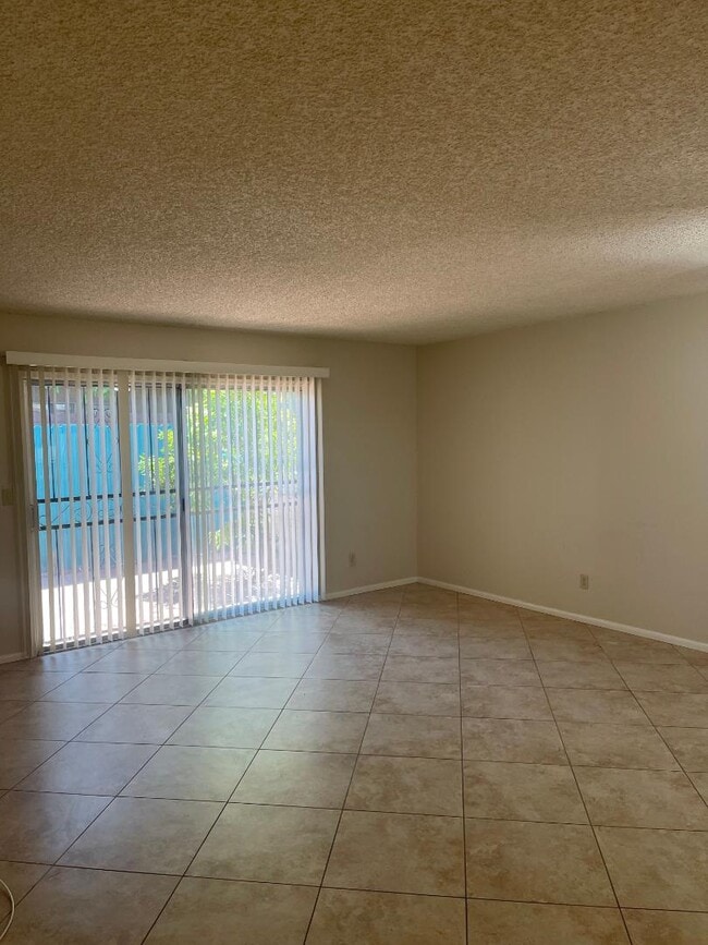Building Photo - 897 S Pantano Pkwy