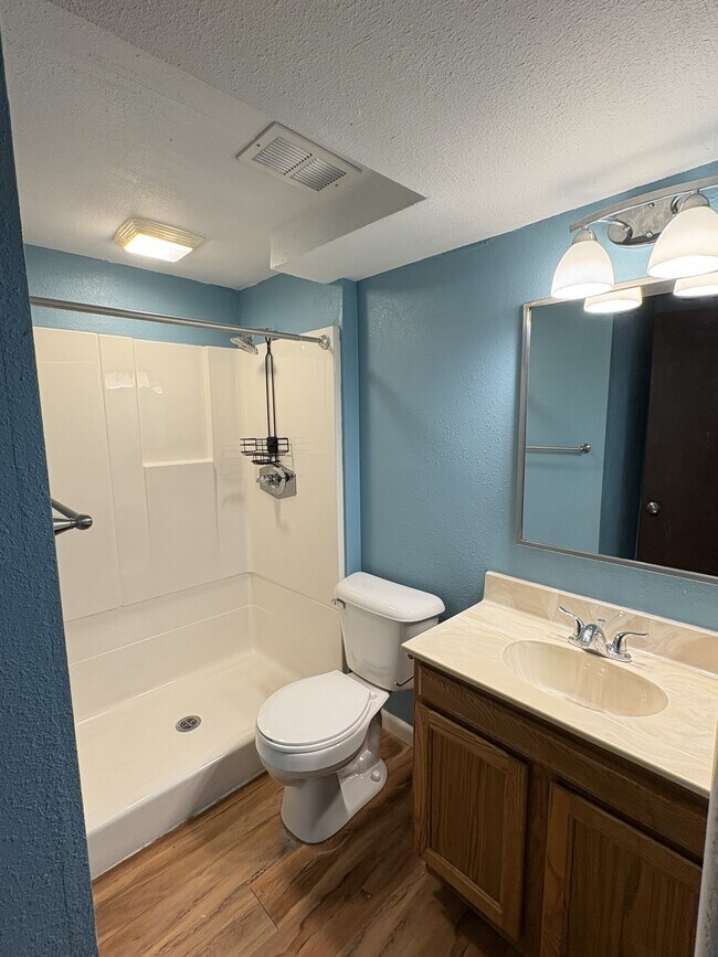 Building Photo - 230 Reed Ave