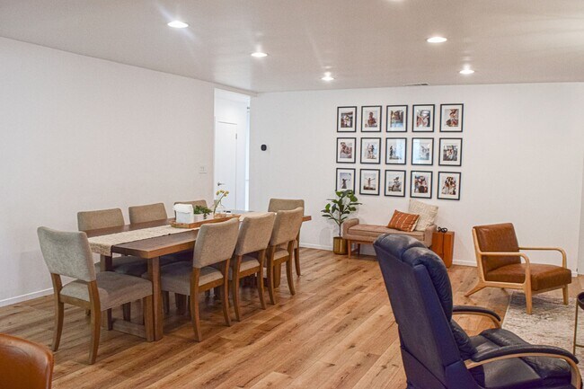 Building Photo - Semi furnished!