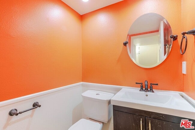 Building Photo - 13959 Victory Blvd