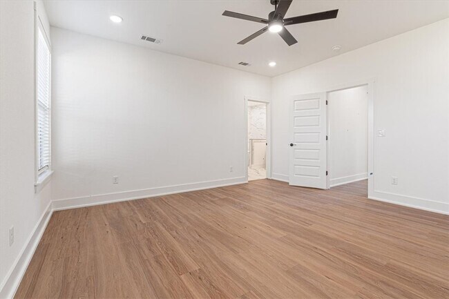 Building Photo - 6900 SW High Meadow Blvd