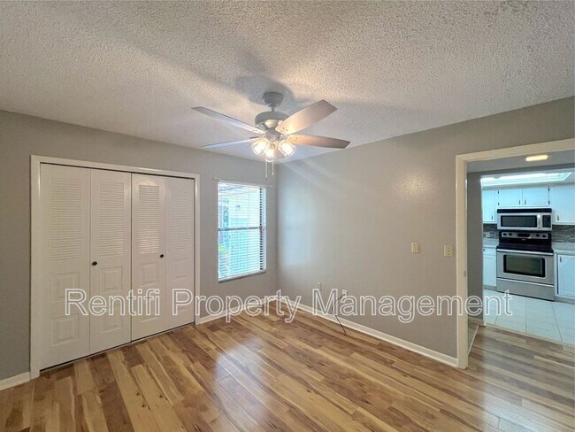 Building Photo - 15051 Parkside Dr