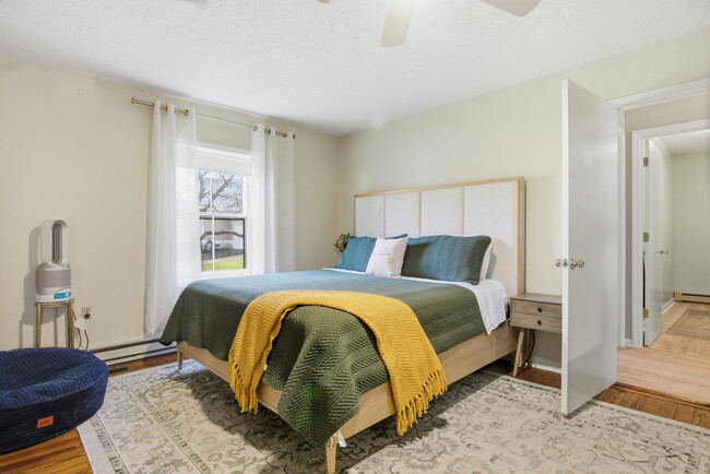 Building Photo - 1005 Redbud Rd