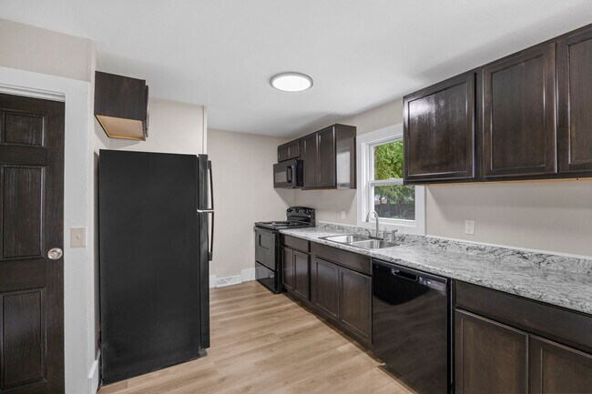 Building Photo - ? Move-In Ready Home with Modern Updates
