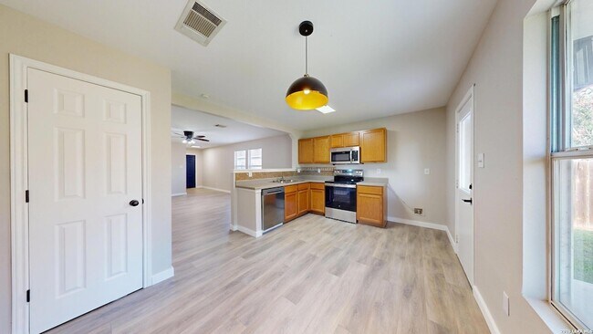 Building Photo - 145 S Willow Way