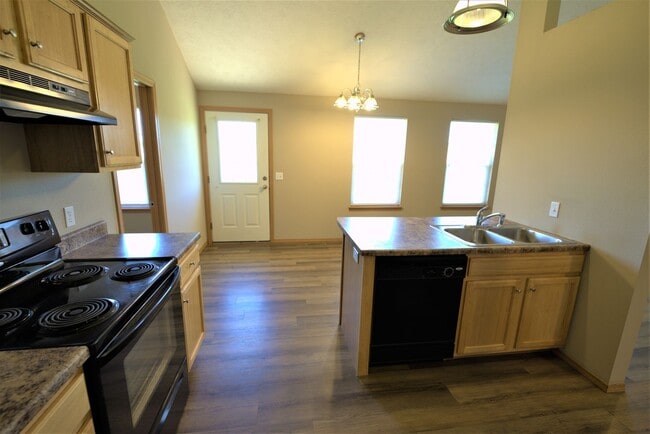 Building Photo - 3 Bedroom in a Convenient Location