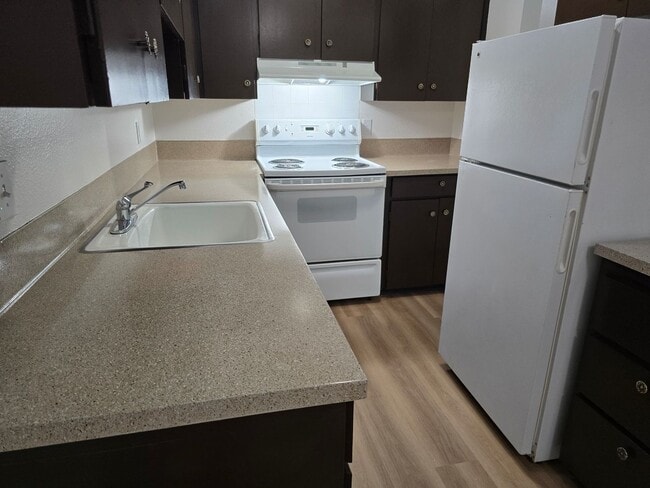 Building Photo - Incredible Value!  Upstairs Pet Friendly 2...