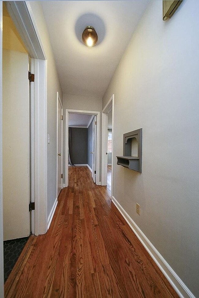 Building Photo - Picture-perfect 3BR/2BA brick bungalow In East Nashville!