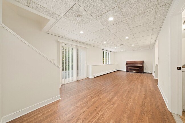 Building Photo - 11 Suban Pl