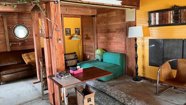 Building Photo - 1472 Silverwood Dr