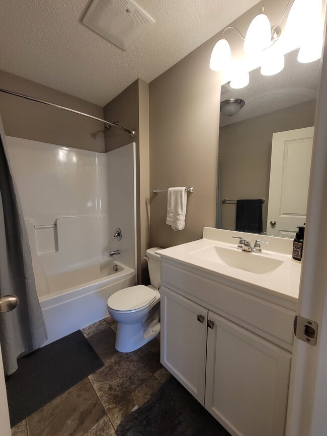 Building Photo - Furnished- Short term lease - Townhome in ...