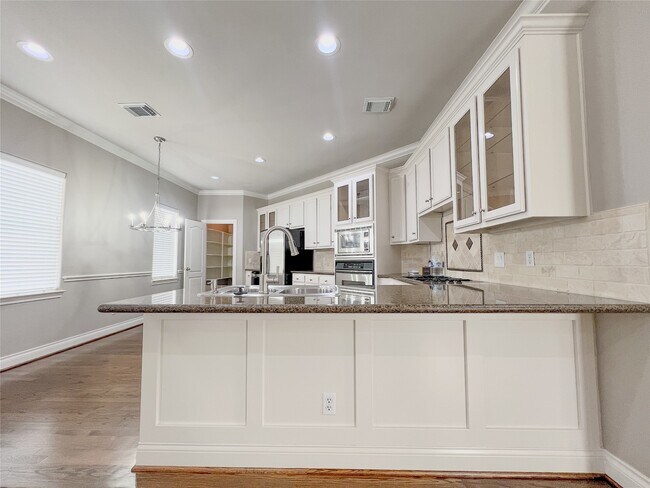 Building Photo - 2201 Austin St