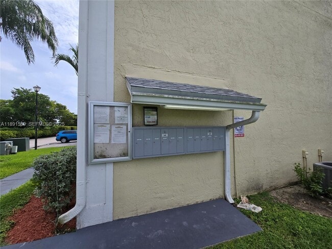 Building Photo - 1400 Jefferson Dr