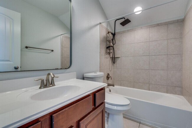 Building Photo - 628 Bottle Brush Dr