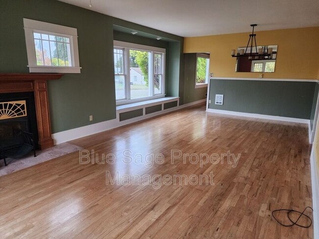 Building Photo - 137 W 13th St