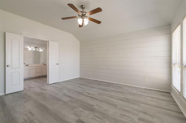 Building Photo - 912 Hidden Oaks Dr