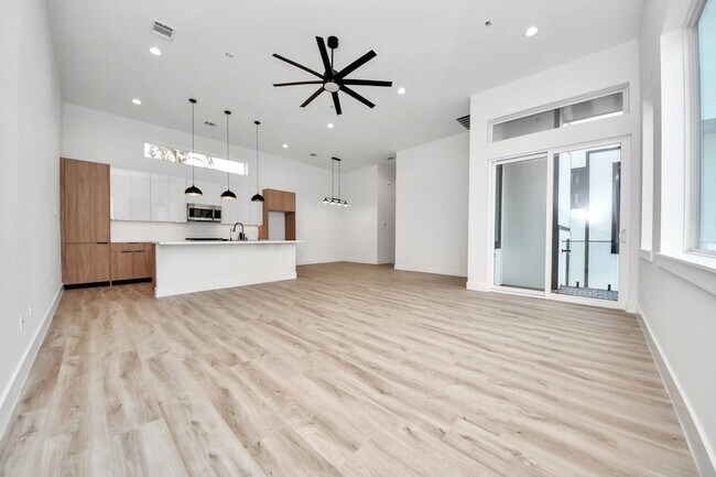 Building Photo - 3407 Hutchins St