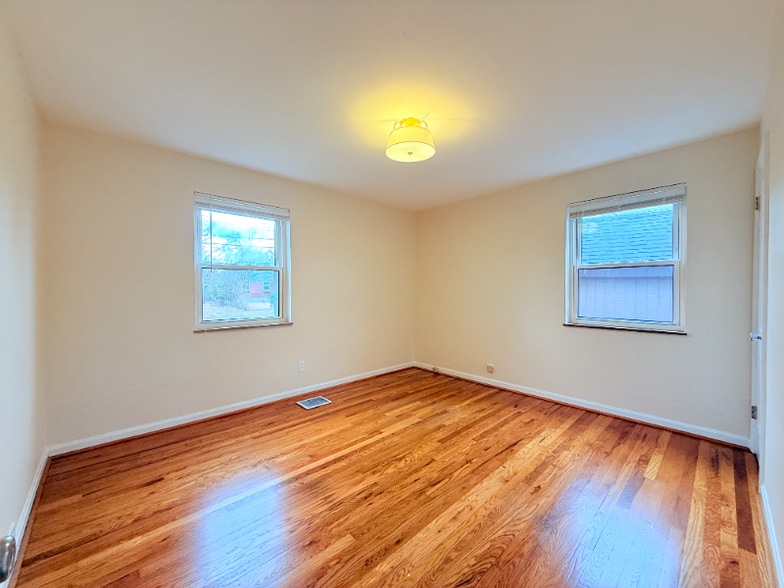 Building Photo - 4540 Victor Ave