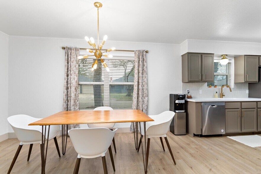 Dining - 5885 Woodway Dr