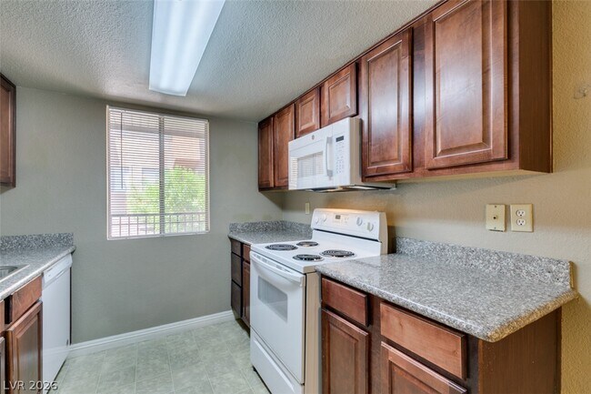 Building Photo - 4450 Sandy River Dr