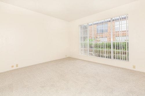 Building Photo - 1617 Fountain View Dr