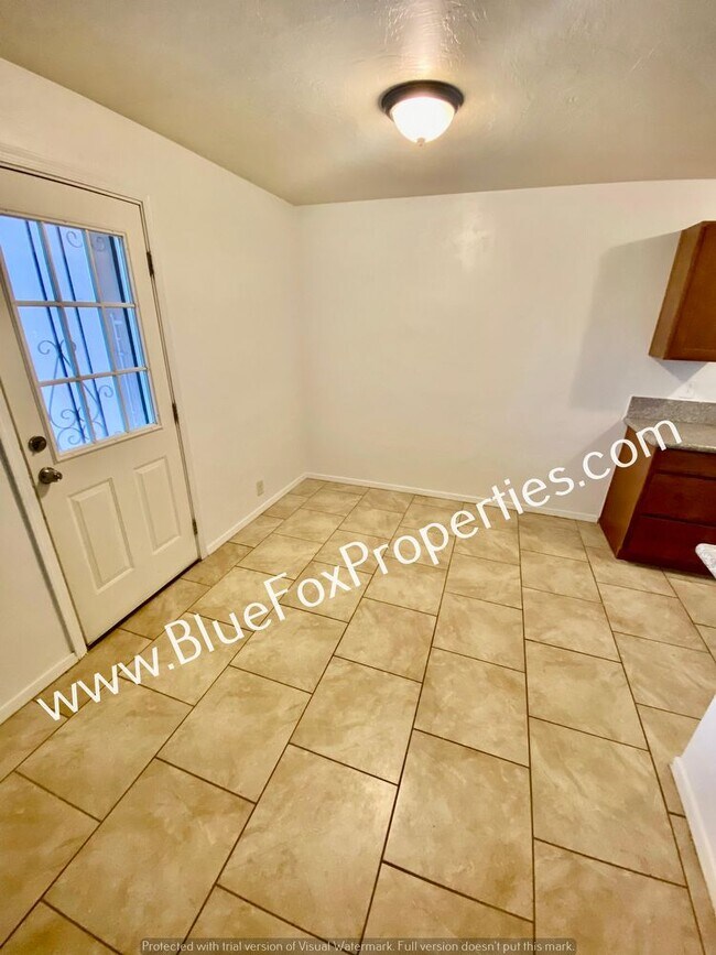 Building Photo - 3807 E Dover Stravenue