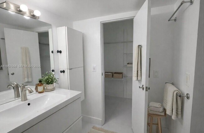 Building Photo - 20441 NE 30th Ave