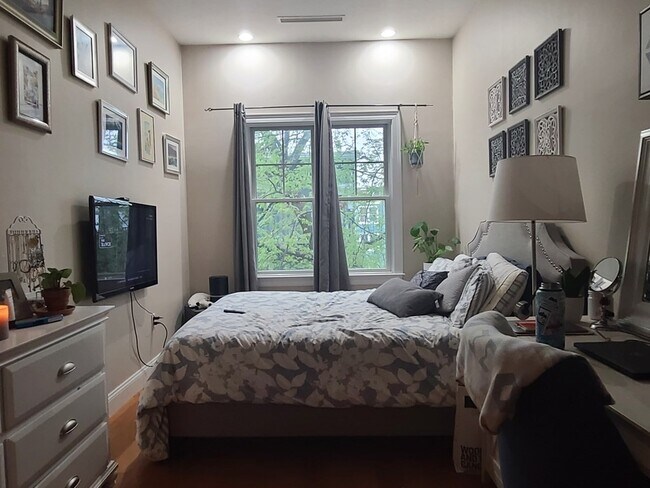 Building Photo - 42 N St