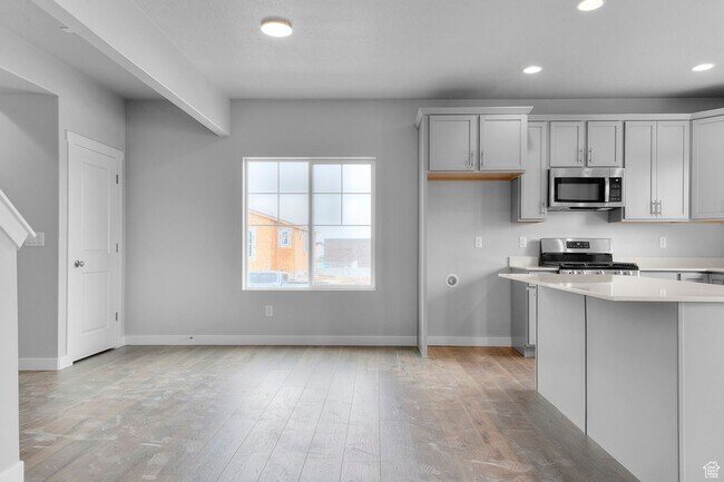 Building Photo - 6757 E Lakeside Dr