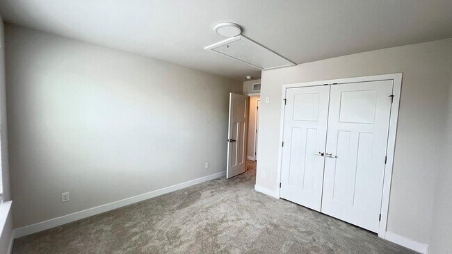 Building Photo - 136 Salt Lk Ln