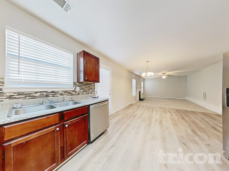 Building Photo - 6936 Foxmoor Way