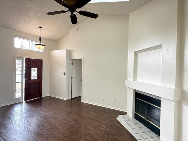 Building Photo - 159 Stillwater Dr