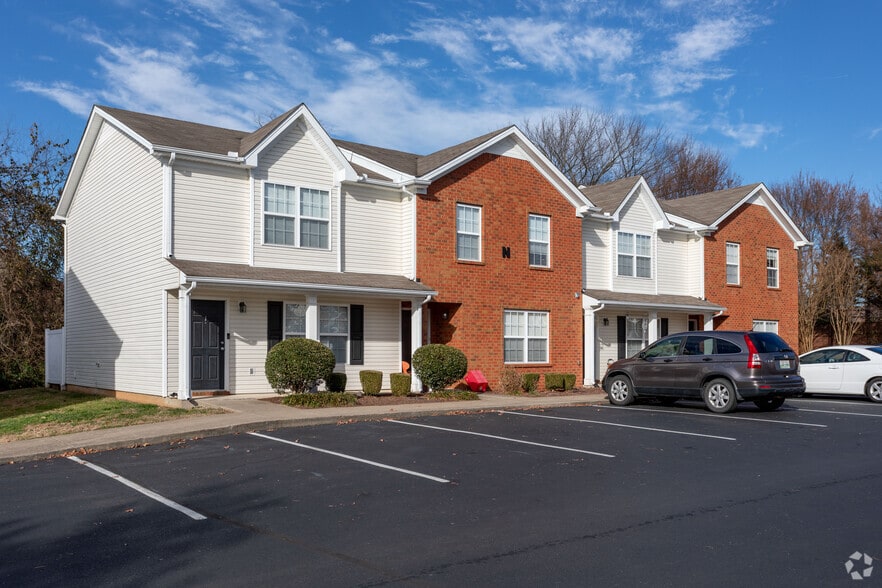 Building Photo - The Summit Townhomes