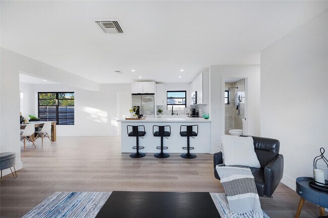 Building Photo - 3613 SW 1st St