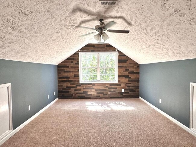 Building Photo - 4425 Scenic Pines Dr