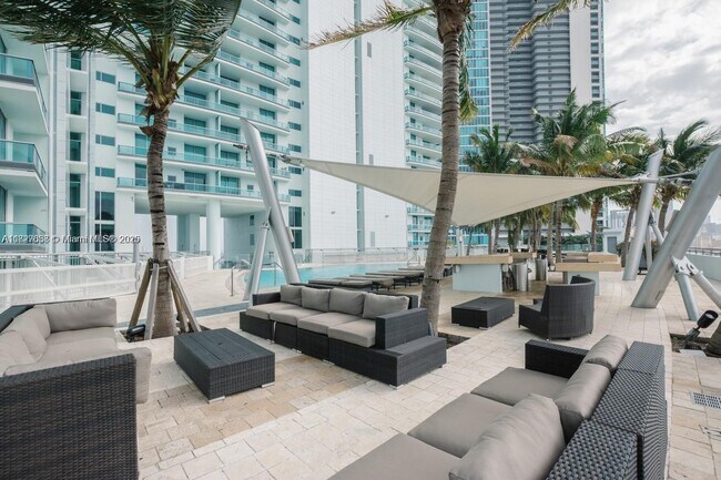 Building Photo - 900 Biscayne Blvd