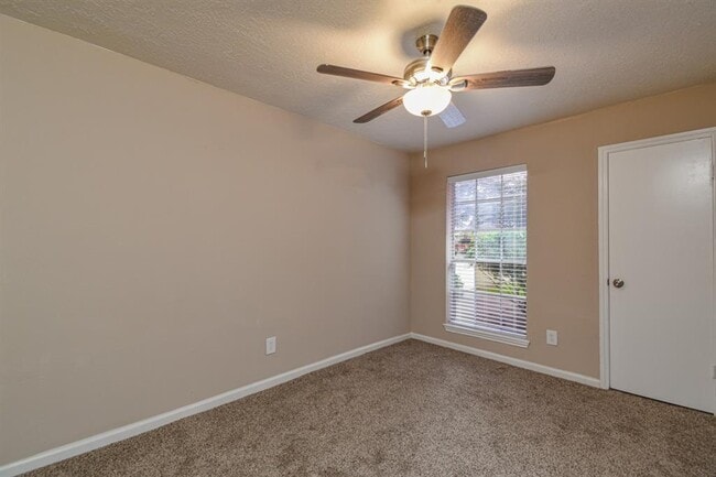 Building Photo - 15903 N Trace Dr