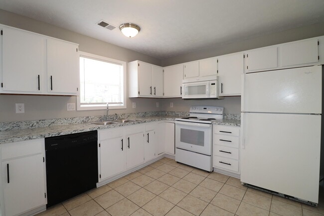 Building Photo - 215 Elkchester Cir