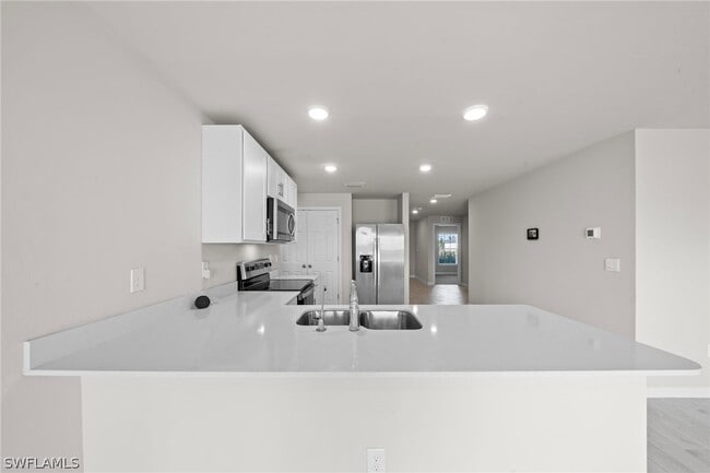 Building Photo - 2911 NW 9th Ave